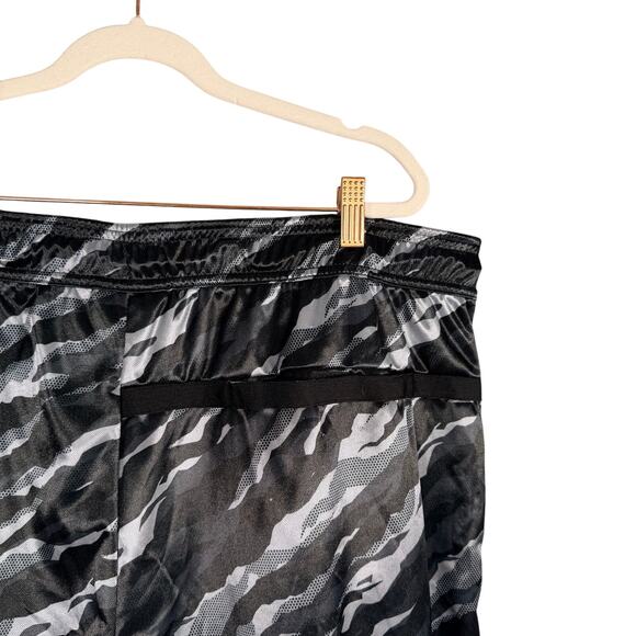 And1 Offense Shorts Mens 3XL Black Camo Print Shiny 8" Inseam Drawstring - Picture 4 of 7